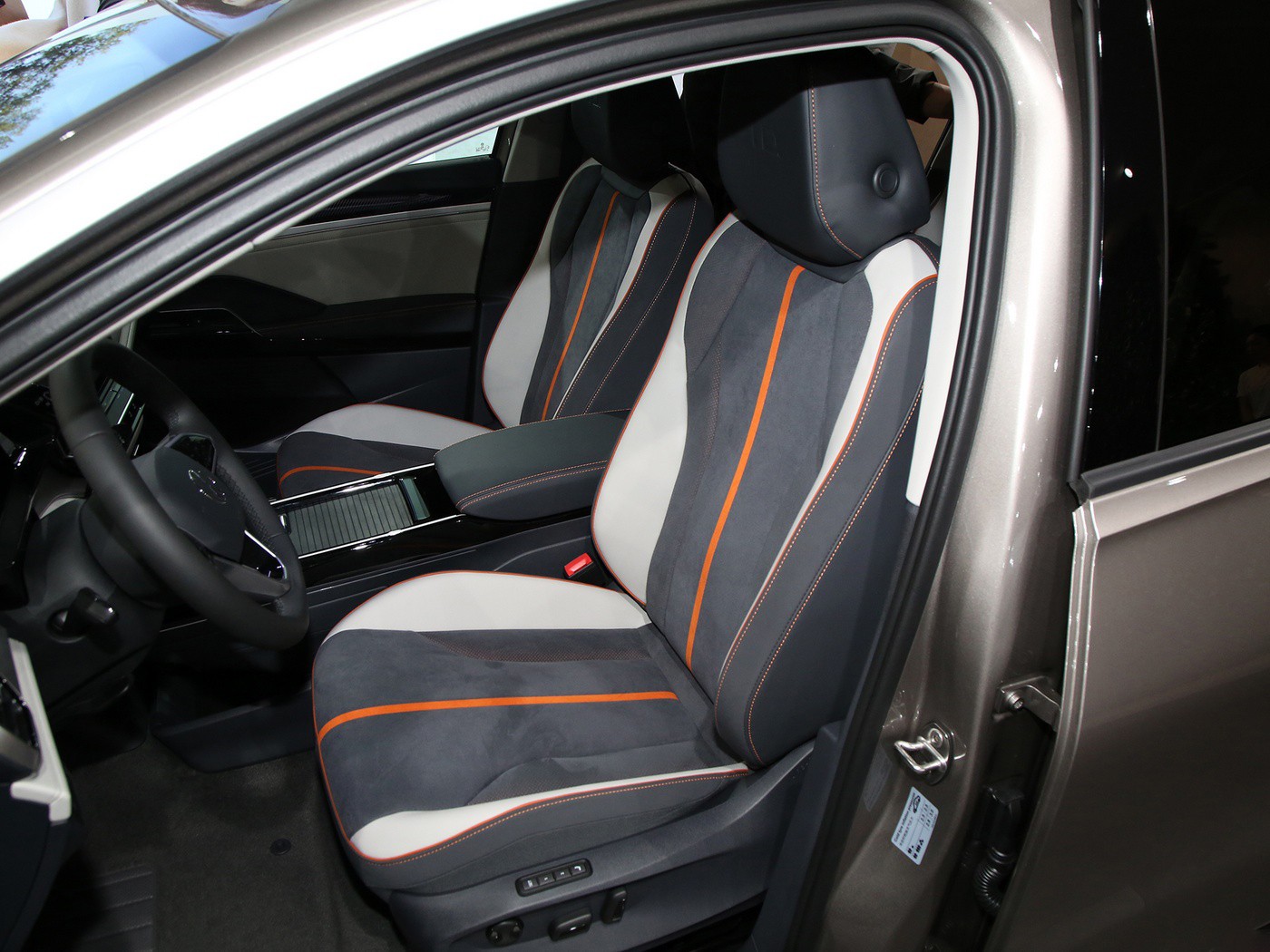 VW ID6 2024 6